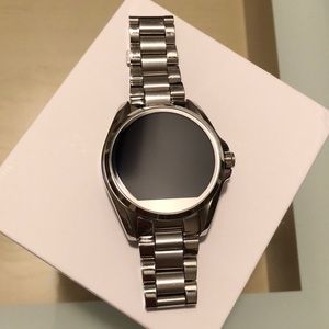 MK SILVER BRADSHAW SMARTWATCH